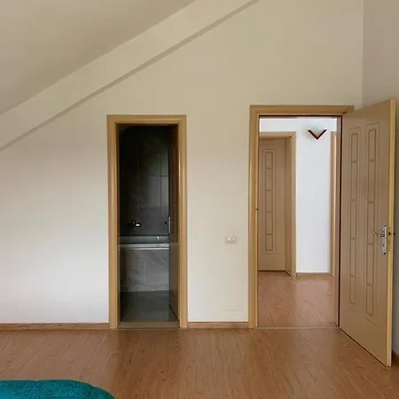 Natalia's House Surrel فيلة